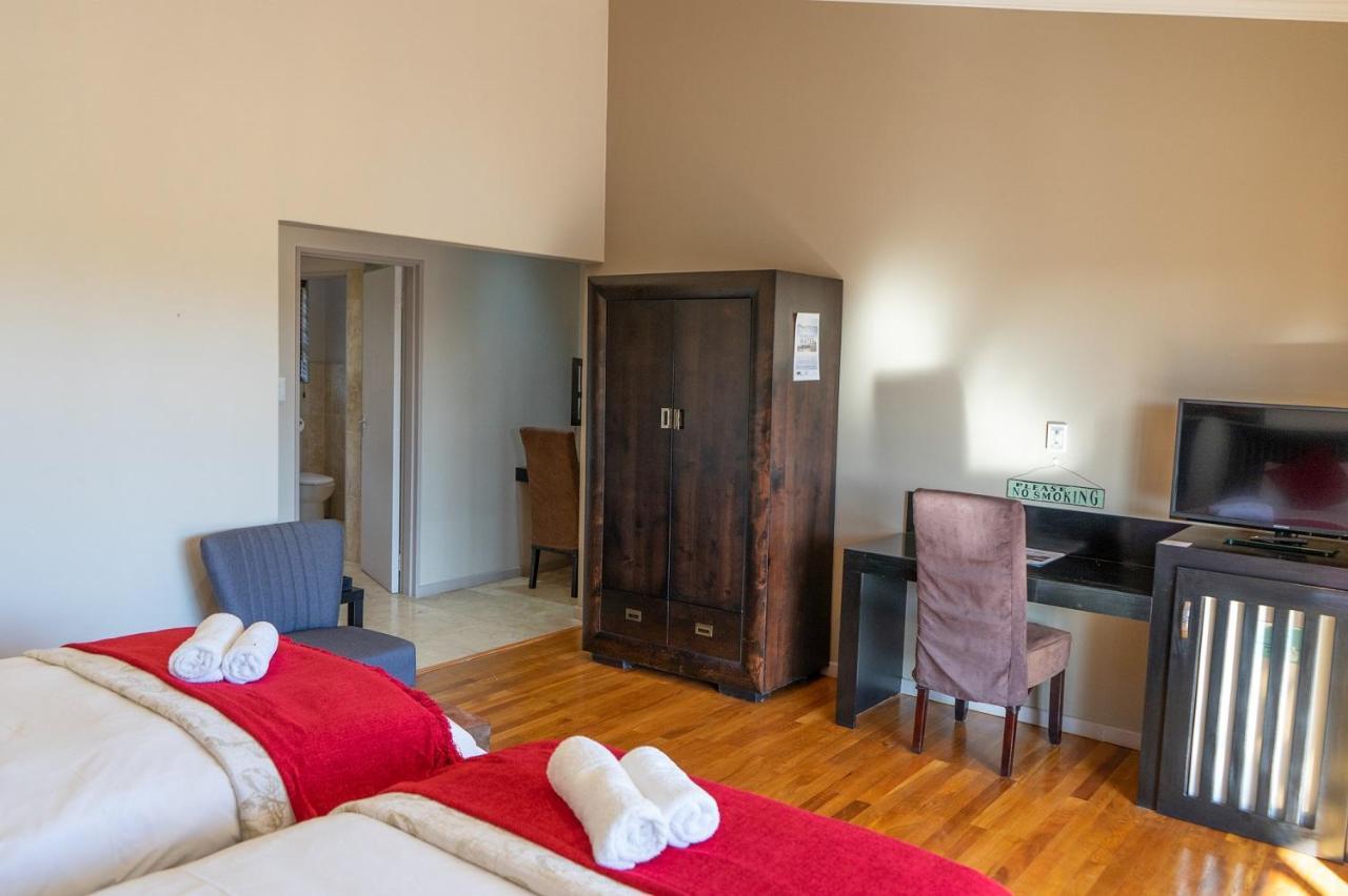 Aloe Manor Hotel Oudtshoorn Bagian luar foto