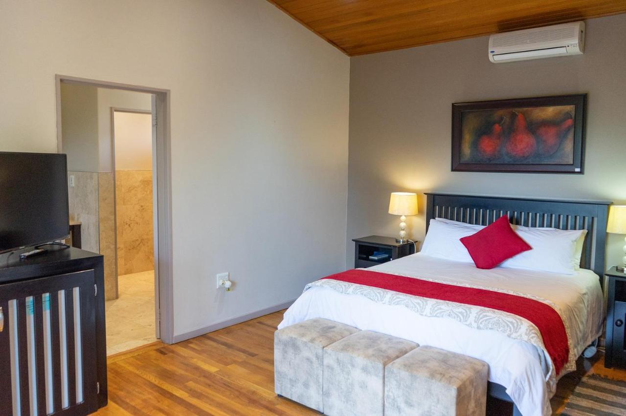 Aloe Manor Hotel Oudtshoorn Bagian luar foto